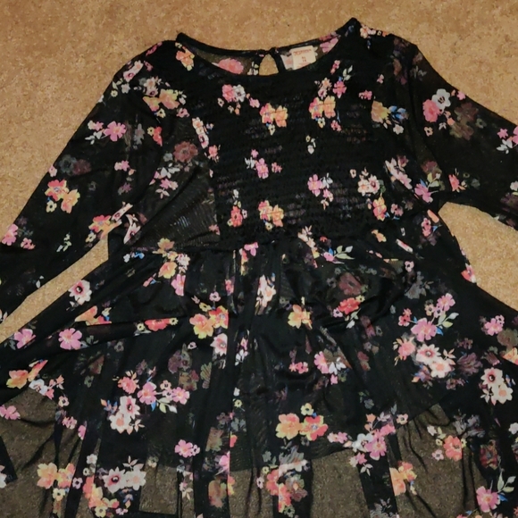 Too small - Picture 1 of 1